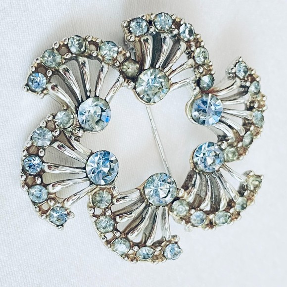 Brooch And Earrings Set Silver Tone With A Swirl Of Aqua Blue Stones - Picture 2 of 5